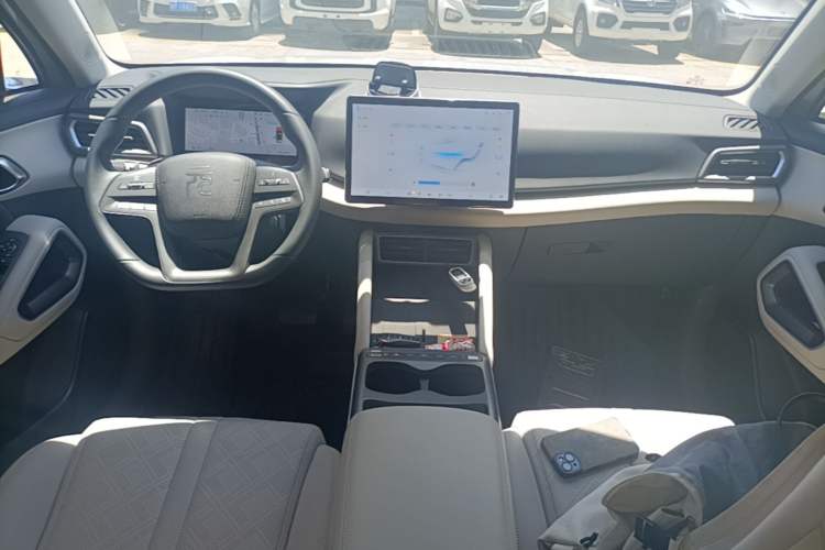 Used BYD Yuan UP 2025 Intelligent Driving Version 401 km Leading Edition Center Console
