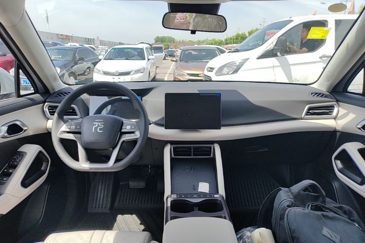 Used BYD Yuan UP 2025 Model 301KM Leading Version Center Console