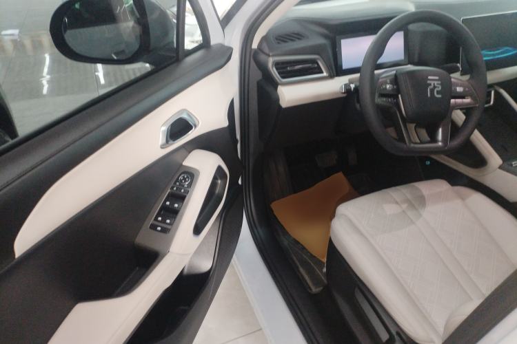 Used BYD Yuan UP 2025 Model 301KM Leading Version Driver Seat