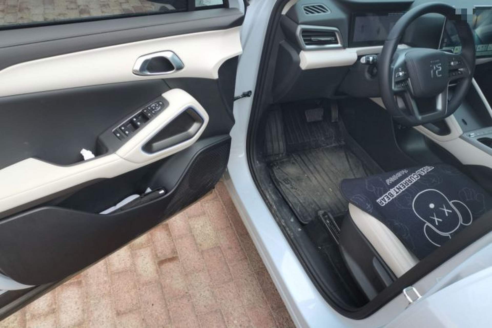 Used BYD Yuan UP 2025 Intelligent Driving Version 401 KM Dynamic Edition Driver Seat