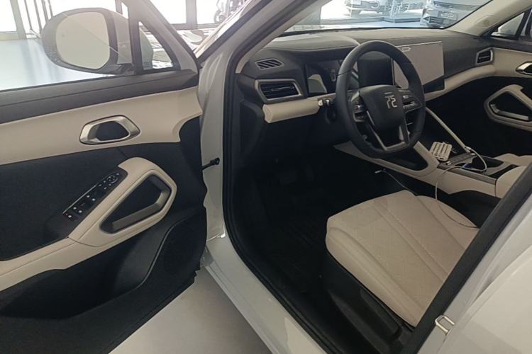 Used BYD Yuan UP 2025 Intelligent Driving Version 401 KM Dynamic Edition Driver Seat