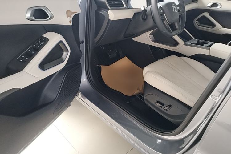 Used BYD Yuan UP 2025 Intelligent Driving Version 401 km Leading Edition Driver Seat