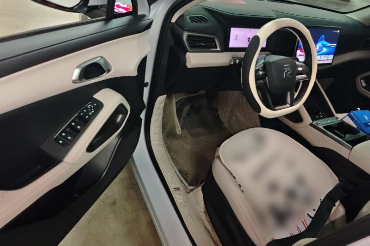 Used BYD Yuan UP 2025 Intelligent Driving Version 401 KM Dynamic Edition Driver Seat