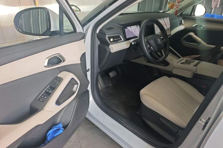 Used BYD Yuan UP 2025 Intelligent Driving Version 401 KM Dynamic Edition Driver Seat