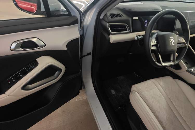 Used BYD Yuan UP 2025 Intelligent Driving Version 401 KM Dynamic Edition Driver Seat