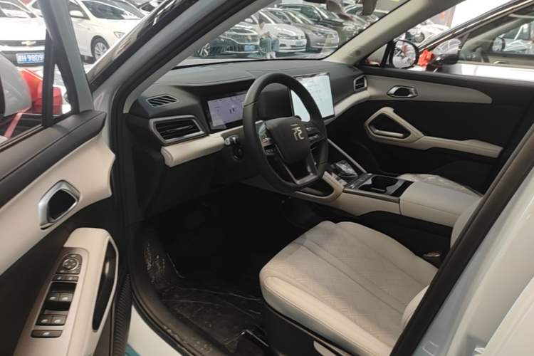 Used BYD Yuan UP 2025 Intelligent Driving Version 401 KM Dynamic Edition Driver Seat