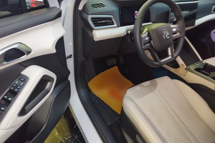 Used BYD Yuan UP 2025 Intelligent Driving Version 401 KM Dynamic Edition Driver Seat