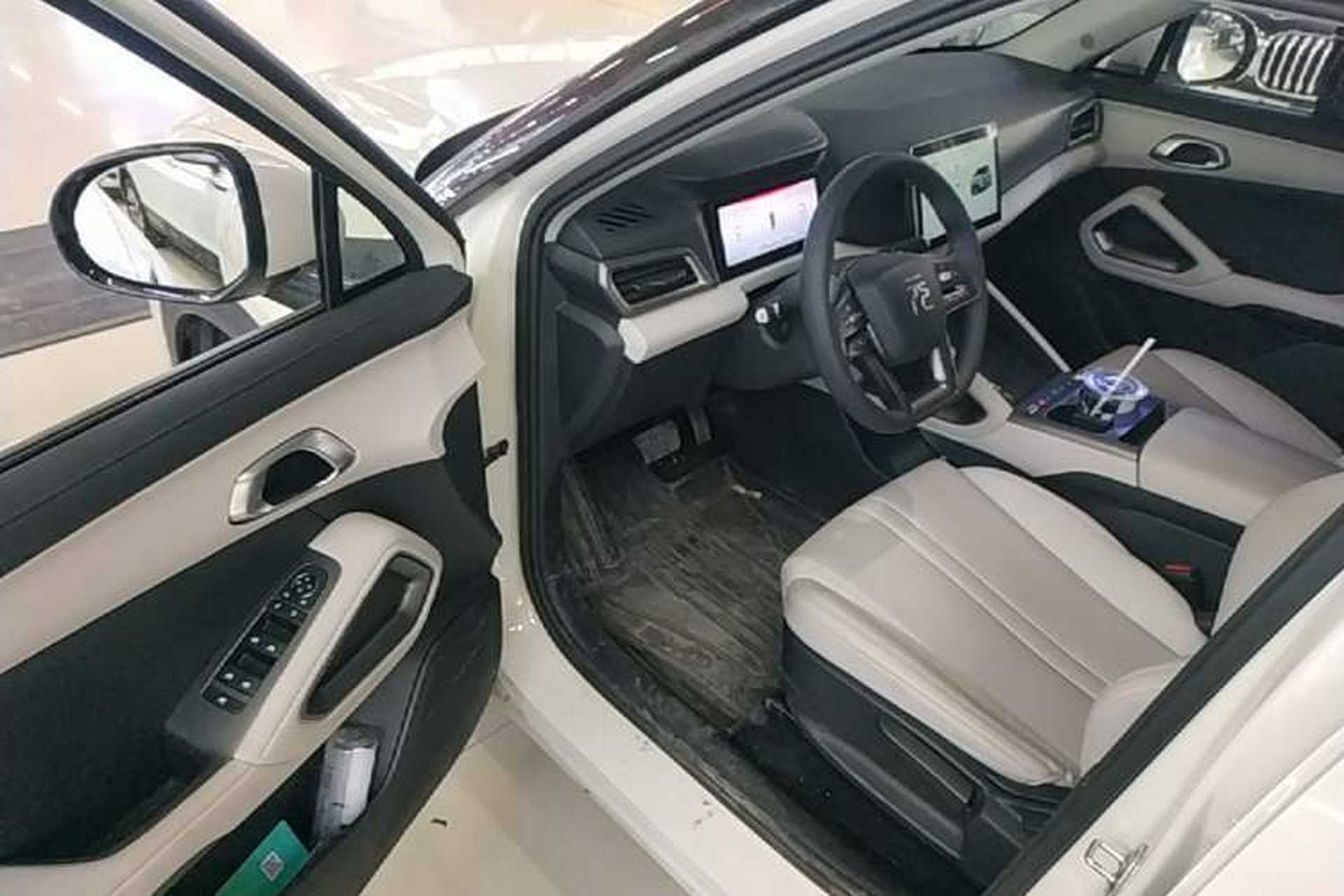Used BYD Yuan UP 2025 Model 301KM Leading Version Driver Seat