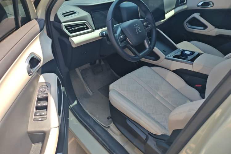 Used BYD Yuan UP 2025 Intelligent Driving Version 401 KM Dynamic Edition Driver Seat