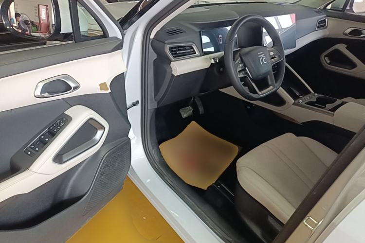 Used BYD Yuan UP 2025 Intelligent Driving Version 401 KM Dynamic Edition Driver Seat