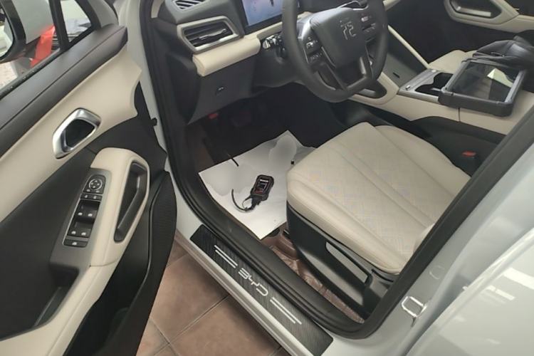 Used BYD Yuan UP 2025 Model 301KM Leading Version Driver Seat