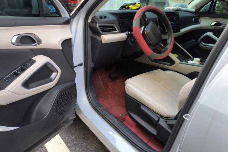 Used BYD Yuan UP 2025 Intelligent Driving Version 401 KM Dynamic Edition Driver Seat