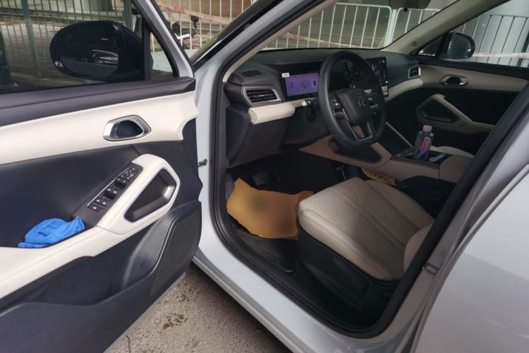 Used BYD Yuan UP 2025 Intelligent Driving Version 401 KM Dynamic Edition Driver Seat