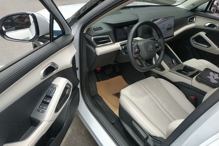 Used BYD Yuan UP 2025 Intelligent Driving Version 401 KM Dynamic Edition Driver Seat