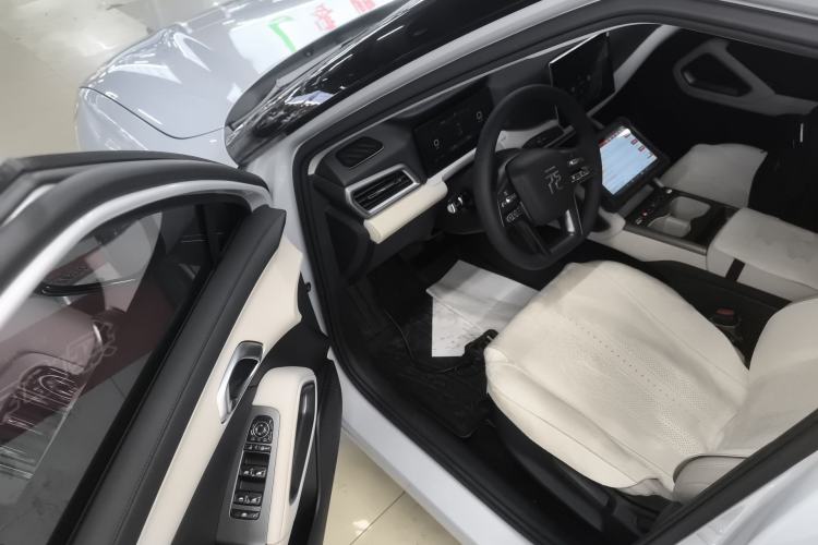 Used BYD Yuan UP 2025 Model 301KM Leading Version Driver Seat
