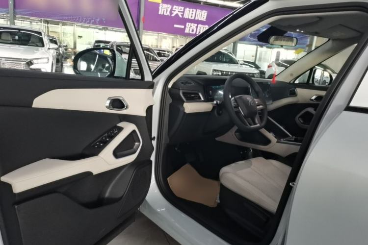 Used BYD Yuan UP 2025 Model 301KM Leading Version Driver Seat