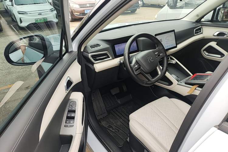 Used BYD Yuan UP 2025 Model 301KM Leading Version Driver Seat