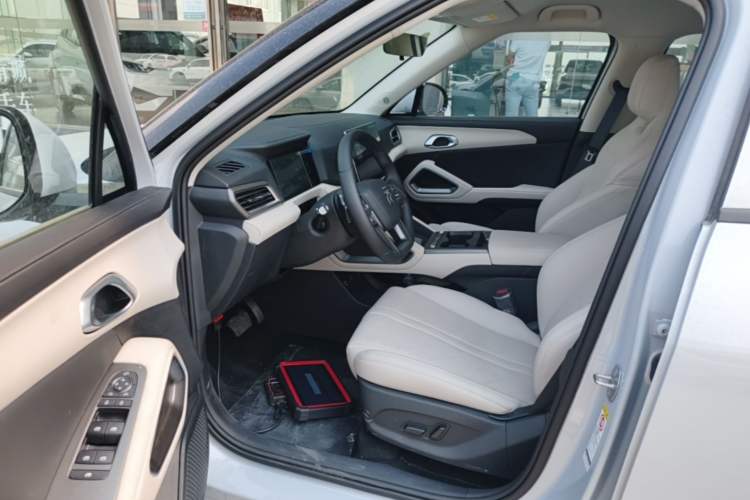 Used BYD Yuan UP 2025 Intelligent Driving Version 401 km Leading Edition Driver Seat
