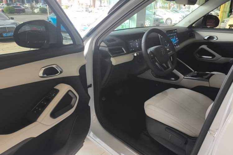 Used BYD Yuan UP 2025 Intelligent Driving Version 401 KM Dynamic Edition Driver Seat