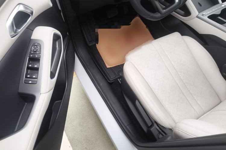 Used BYD Yuan UP 2025 Intelligent Driving Version 401 KM Dynamic Edition Driver Seat