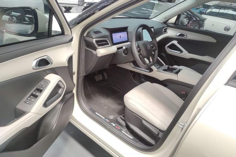 Used BYD Yuan UP 2025 Model 301KM Leading Version Driver Seat