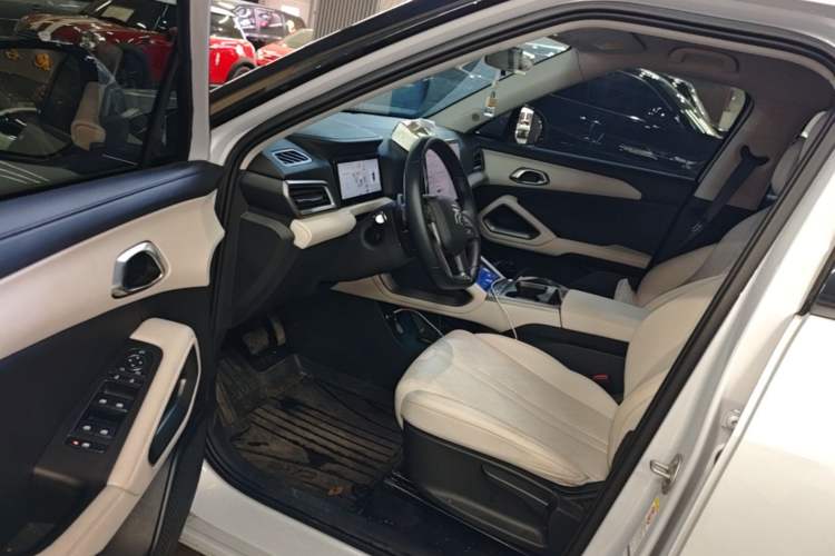 Used BYD Yuan UP 2025 Intelligent Driving Version 401 km Leading Edition Driver Seat