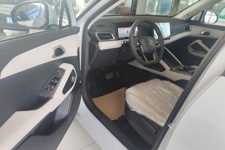 Used BYD Yuan UP 2025 Model 301KM Leading Version Driver Seat