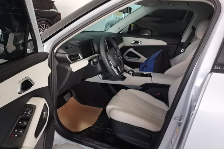Used BYD Yuan UP 2025 Intelligent Driving Version 401 KM Dynamic Edition Driver Seat