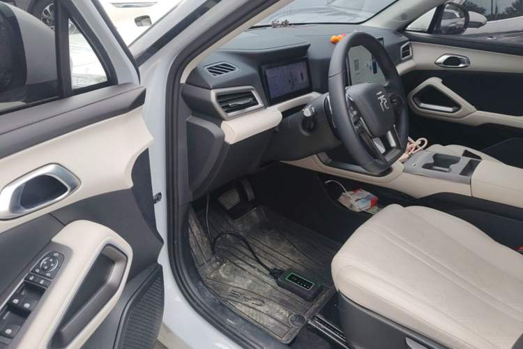Used BYD Yuan UP 2025 Intelligent Driving Version 401 KM Dynamic Edition Driver Seat