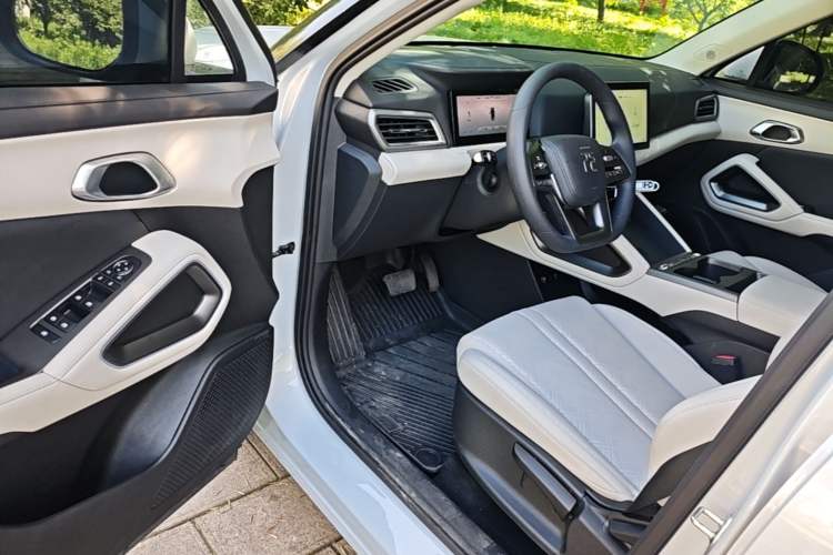 Used BYD Yuan UP 2025 Model 301KM Leading Version Driver Seat