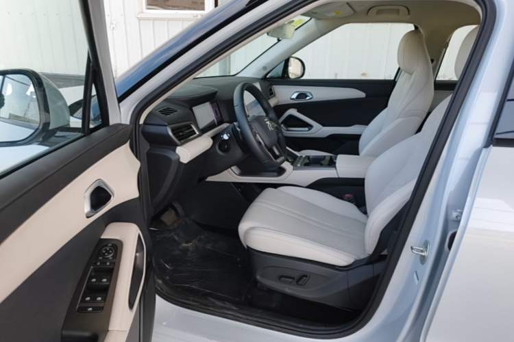 Used BYD Yuan UP 2025 Intelligent Driving Version 401 km Leading Edition Driver Seat