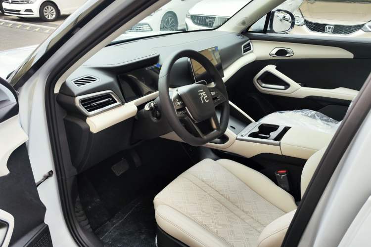 Used BYD Yuan UP 2025 Model 301KM Leading Version Driver Seat