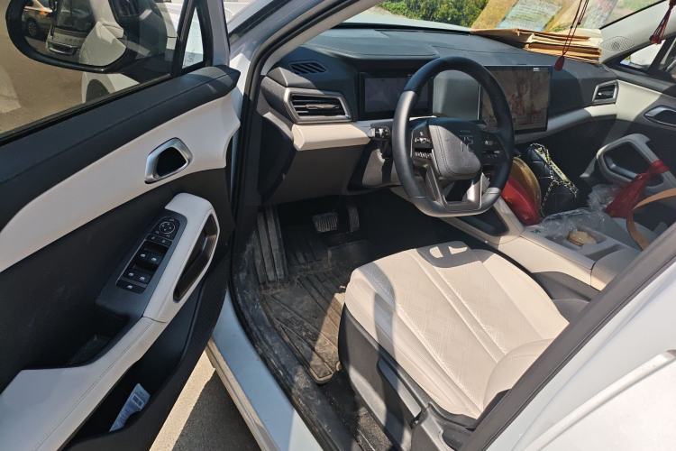 Used BYD Yuan UP 2025 Intelligent Driving Version 401 KM Dynamic Edition Driver Seat