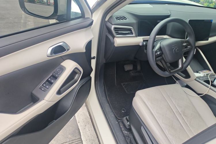 Used BYD Yuan UP 2025 Model 301KM Leading Version Driver Seat