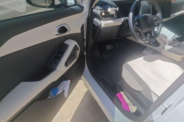 Used BYD Yuan UP 2025 Intelligent Driving Version 401 KM Dynamic Edition Driver Seat