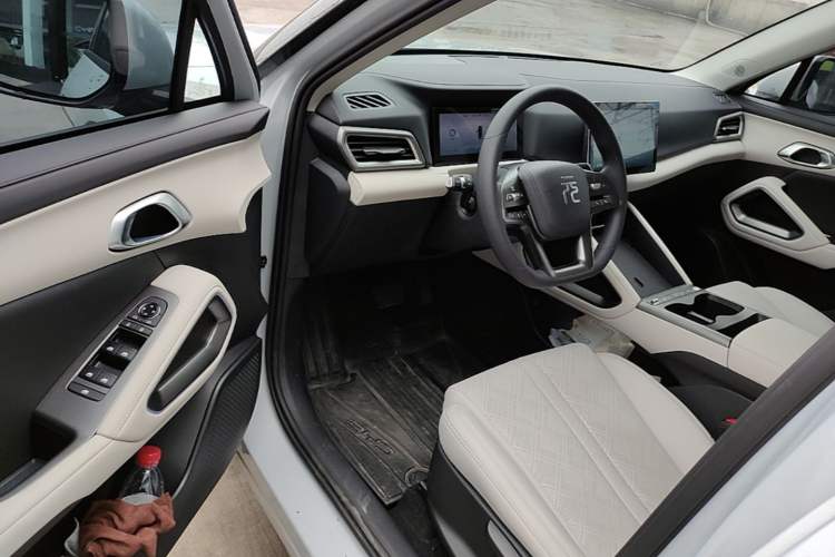 Used BYD Yuan UP 2025 Model 301KM Leading Version Driver Seat