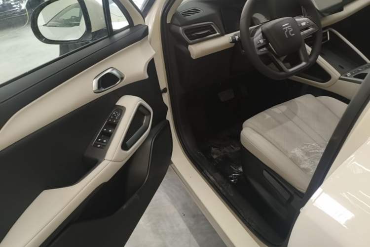 Used BYD Yuan UP 2025 Model 301KM Leading Version Driver Seat