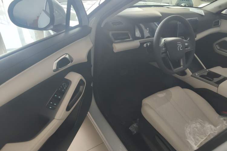 Used BYD Yuan UP 2025 Model 301KM Leading Version Driver Seat