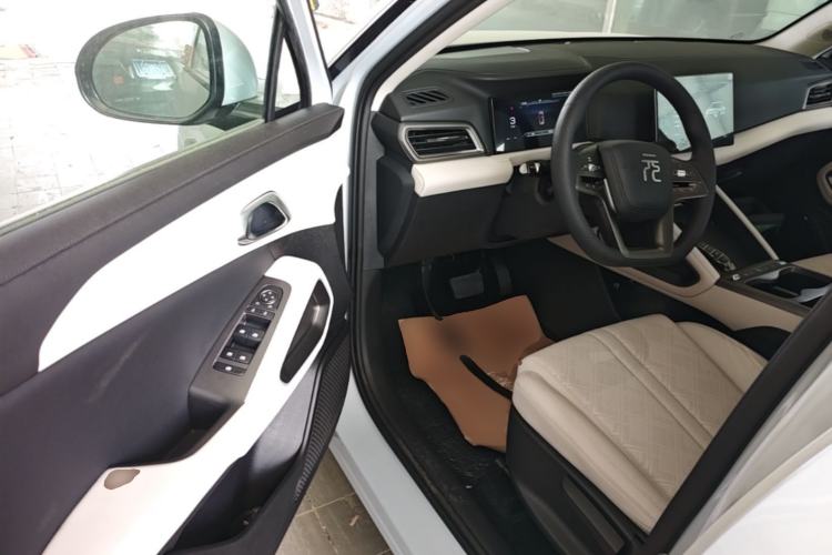 Used BYD Yuan UP 2025 Model 301KM Leading Version Driver Seat