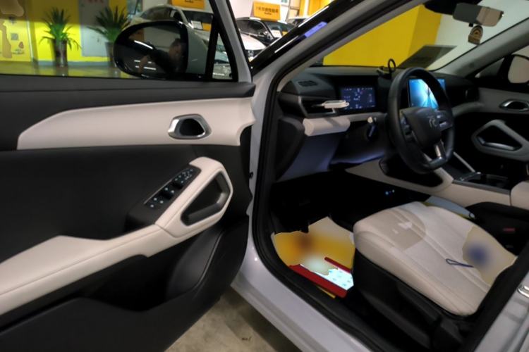 Used BYD Yuan UP 2025 Intelligent Driving Version 401 KM Dynamic Edition Driver Seat