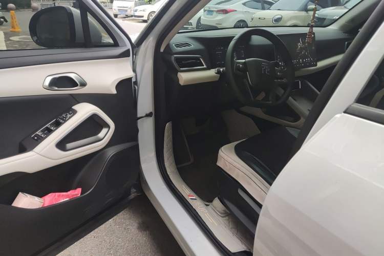 Used BYD Yuan UP 2025 Intelligent Driving Version 401 KM Dynamic Edition Driver Seat