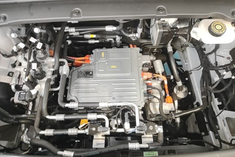 Used BYD Yuan UP 2025 Intelligent Driving Version 401 KM Dynamic Edition Engine Bay