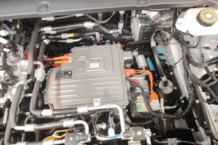 Used BYD Yuan UP 2025 Intelligent Driving Version 401 KM Dynamic Edition Engine Bay