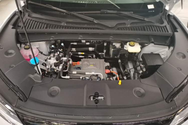 Used BYD Yuan UP 2025 Model 301KM Leading Version Engine Bay