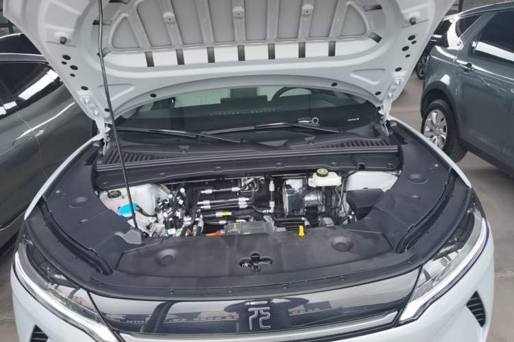 Used BYD Yuan UP 2025 Intelligent Driving Version 401 KM Dynamic Edition Engine Bay