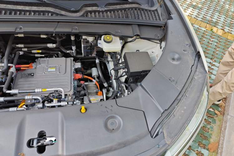 Used BYD Yuan UP 2025 Intelligent Driving Version 401 km Leading Edition Engine Bay Left