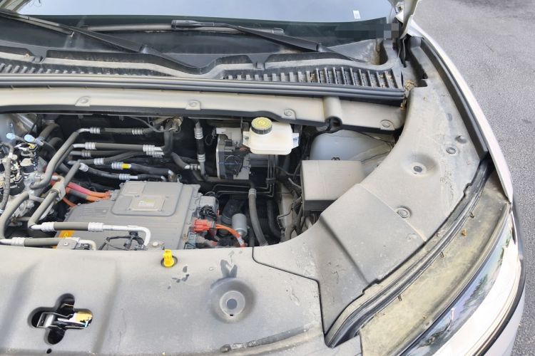 Used BYD Yuan UP 2025 Intelligent Driving Version 401 KM Dynamic Edition Engine Bay Left