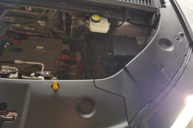 Used BYD Yuan UP 2025 Intelligent Driving Version 401 KM Dynamic Edition Engine Bay Left