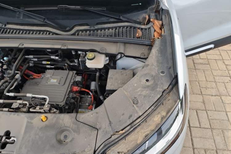 Used BYD Yuan UP 2025 Intelligent Driving Version 401 KM Dynamic Edition Engine Bay Left