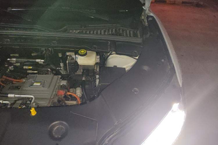 Used BYD Yuan UP 2025 Intelligent Driving Version 401 KM Dynamic Edition Engine Bay Left